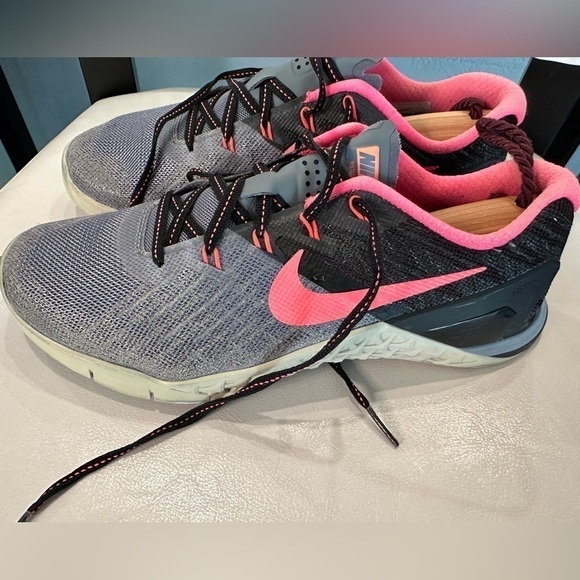 NIKE Metcon 3 Womens Cross Training Shoes Grey Black Pink 849807-004 Size 8 - Picture 12 of 13